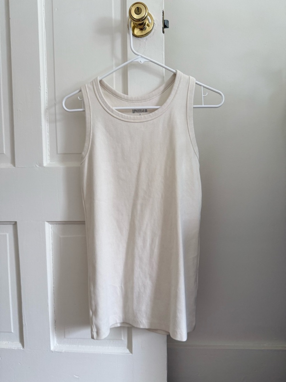 Duluth Trading Co Cream No-Yank Tank Top